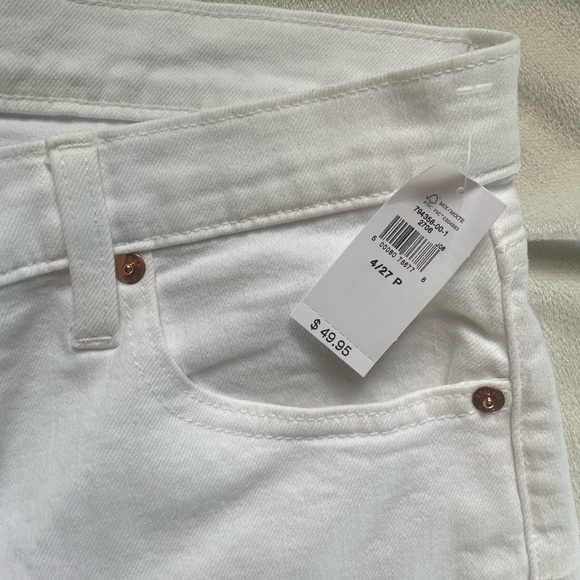 5" Mid Rise Girlfriend Denim Shorts - Picture 7 of 10